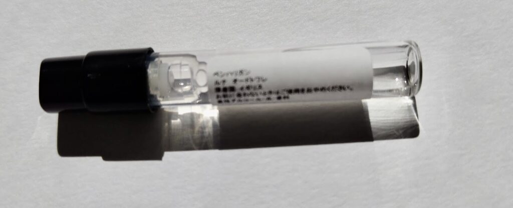 実際に購入したペンハリガン「ルナ」の香水サンプルボトル