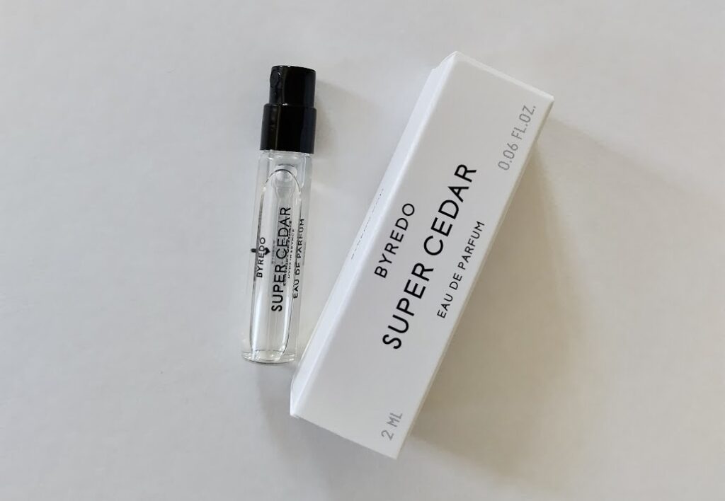 バイレード「スーパーシダー」の香水ボトル写真