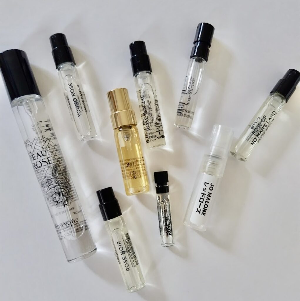 香りを比較した所持しているローズ香水9種類のボトル写真